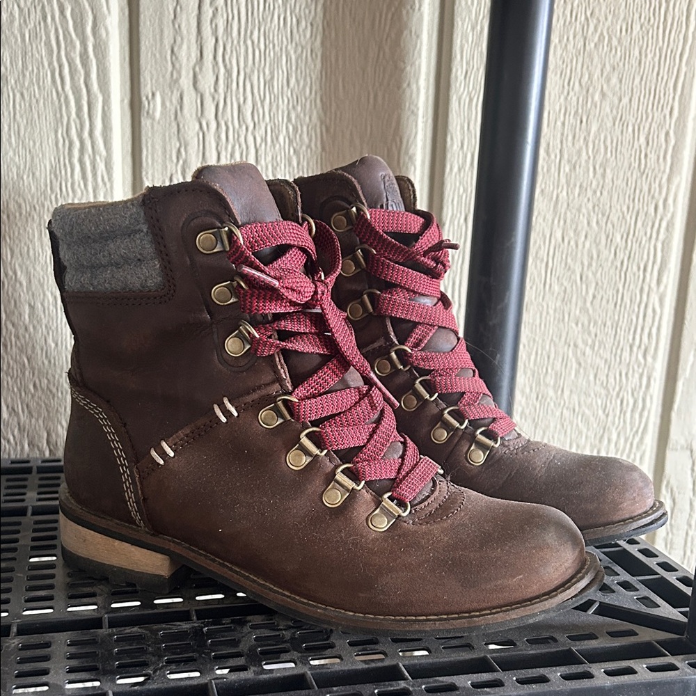 Kodiak Women's Brown Leather Lace-Up Boots with Red Accents